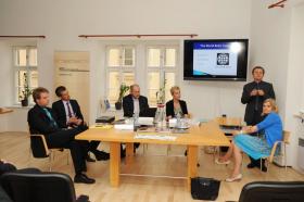 Kulatý stůl "Skupina Světové banky jako atraktivní zaměstnavatel a potenciální partner českých podnikatelů" Kulatý stůl "Skupina Světové banky jako atraktivní zaměstnavatel a potenciální partner českých podnikatelů"